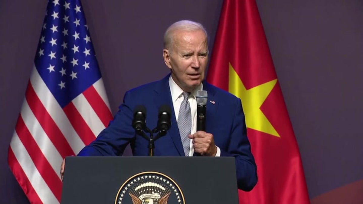 White House staff cuts off Joe Biden mid-sentence and abruptly ends news  conference
